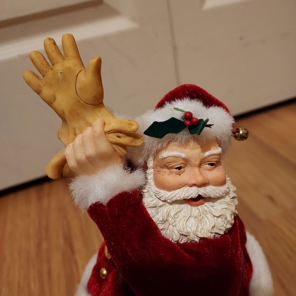 Vintage Hallmark Santa Getting Ready Christmas Eve Decorative Figurine - Picture 2 of 13